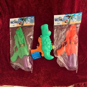 BUNDLE OF 3 WATER TOYS – GATOR & AQUA WORLD SQUIRT GUNS